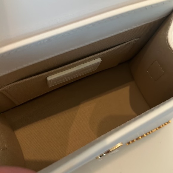 Authentic JACQUEMUS White 'Le Chiquito' medium - Picture 6 of 11